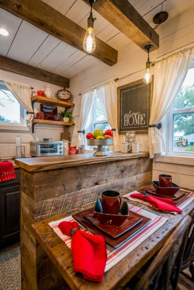Cozy Cabin Little Red Hen 12 Min To Magnolia Waco Dış mekan fotoğraf
